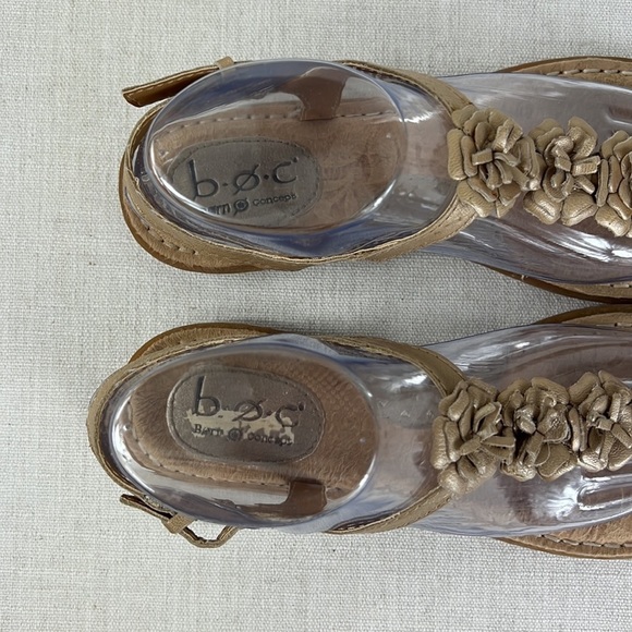 BOC Born Concepts Leather Sandals Women's Size 8 Tan Floral Thong Buckle Closure - Picture 3 of 13